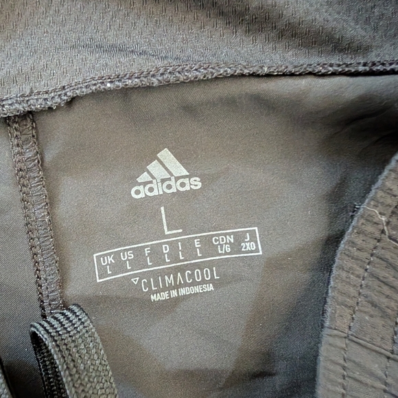Adidas shorts SKU1018 - Picture 2 of 2